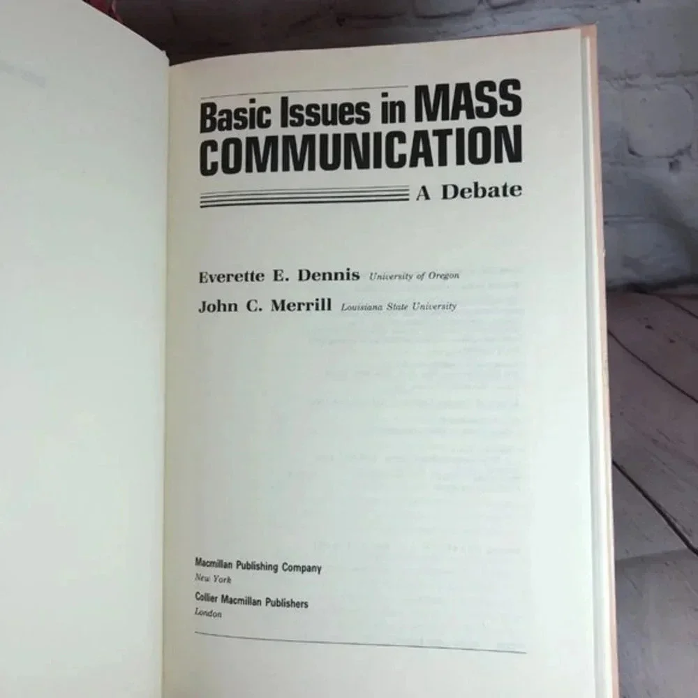 Vintage 1984 Basic issues in MASS COMMUNICATION a debate textbook
